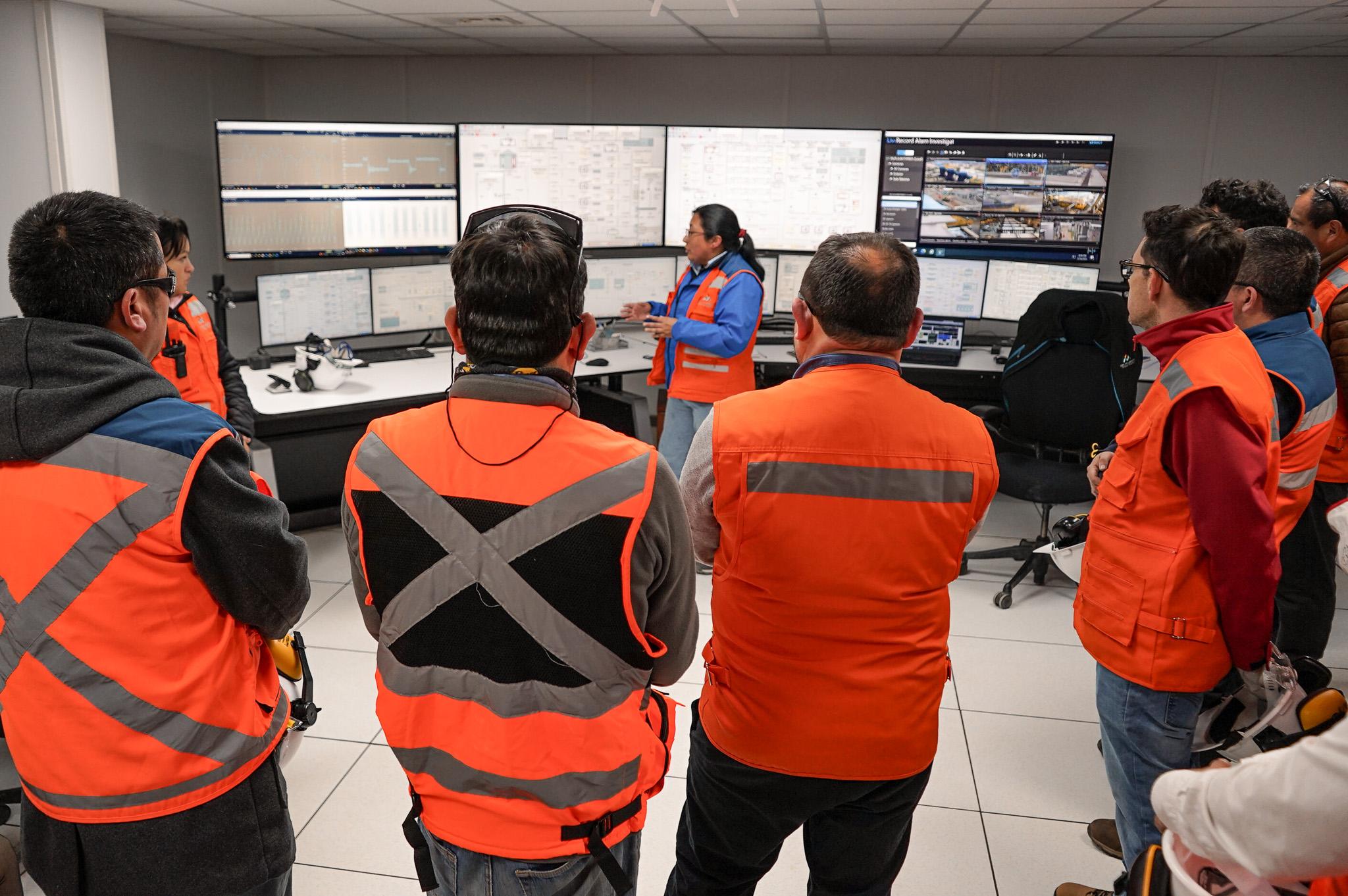 Gobernador Regional y Alcalde de Los Vilos visitan obras de alcantarillado en Caimanes y planta desalinizadora de Minera Los Pelambres