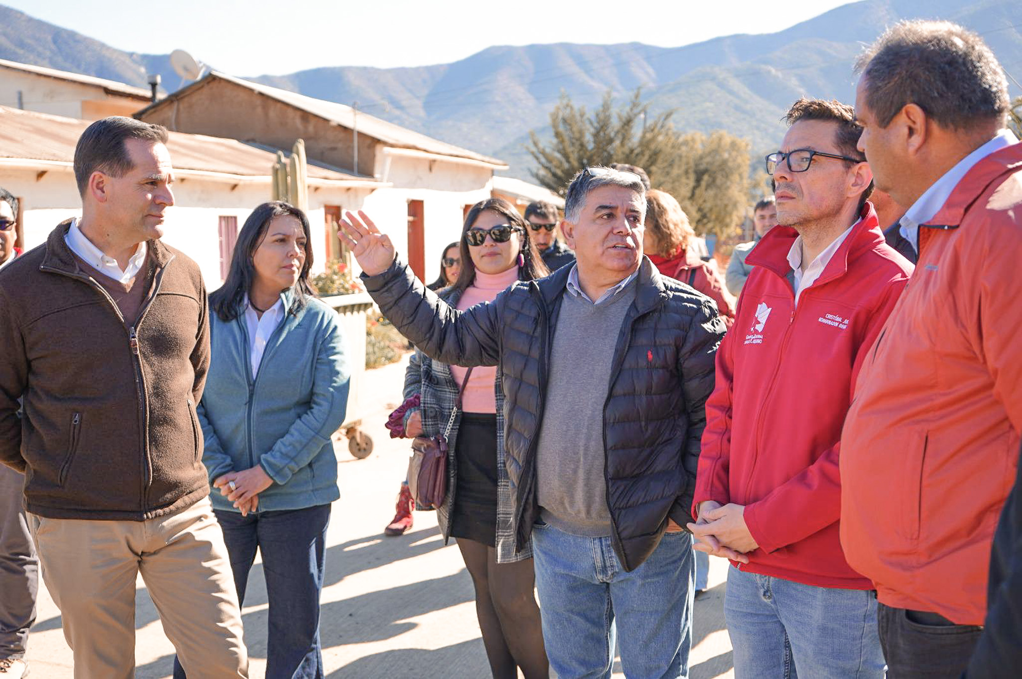 Gobernador Regional y Alcalde de Los Vilos visitan obras de alcantarillado en Caimanes y planta desalinizadora de Minera Los Pelambres