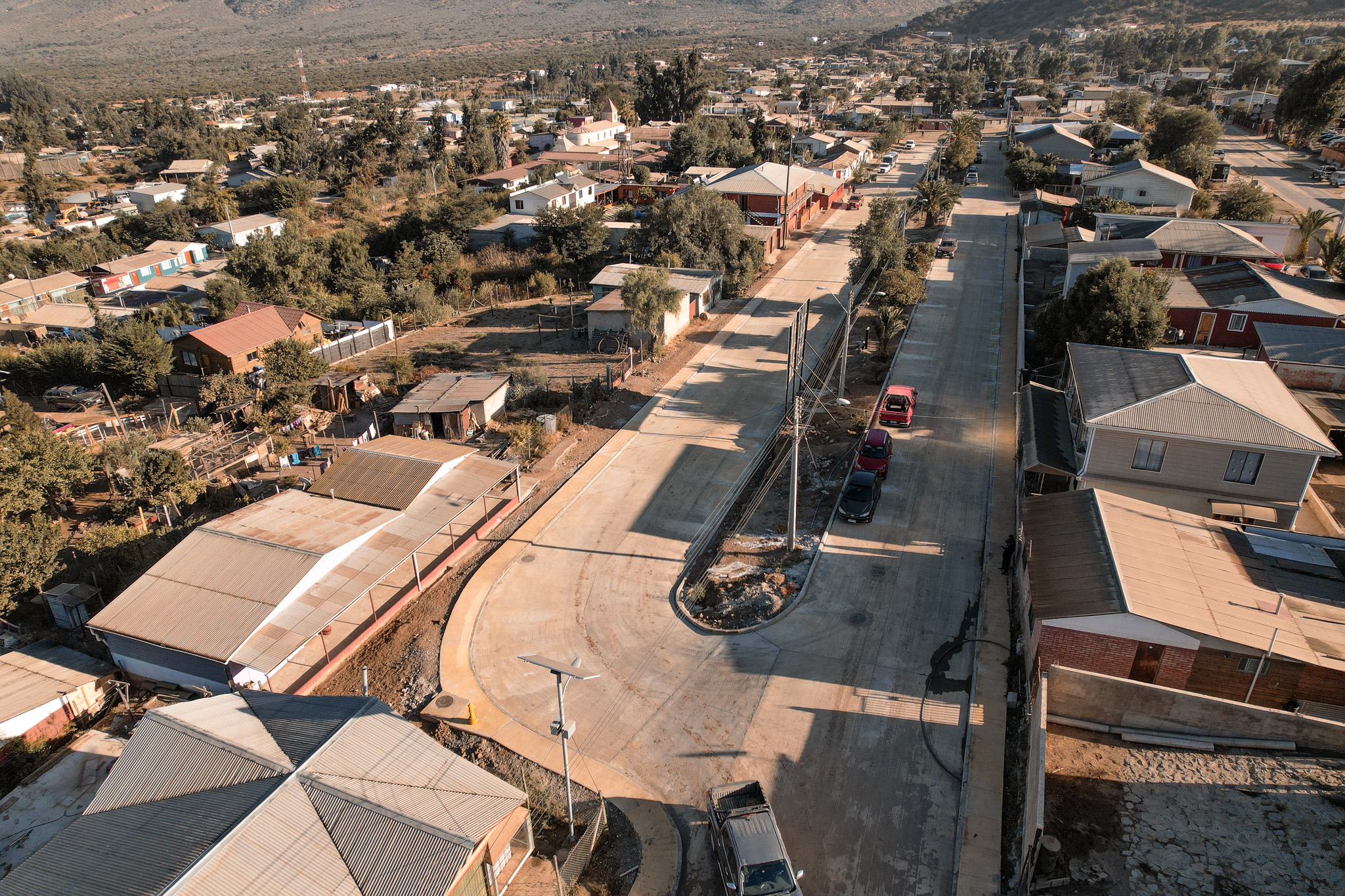 Gobernador Regional y Alcalde de Los Vilos visitan obras de alcantarillado en Caimanes y planta desalinizadora de Minera Los Pelambres